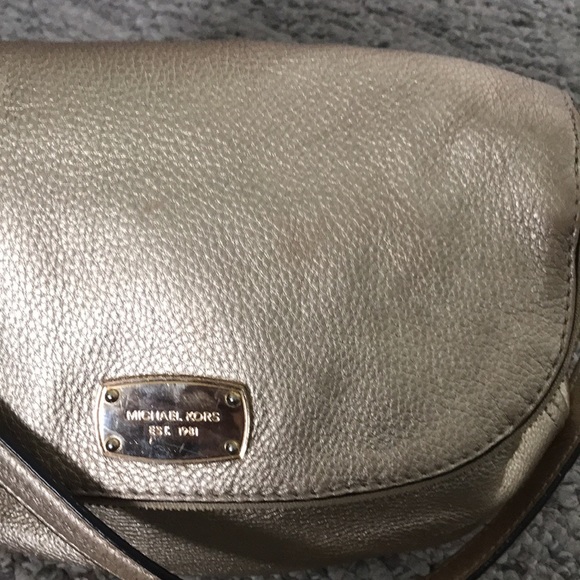 Michael Kors Bedford Tassel Gold Pebbled Leather Flap Bag - Picture 2 of 16